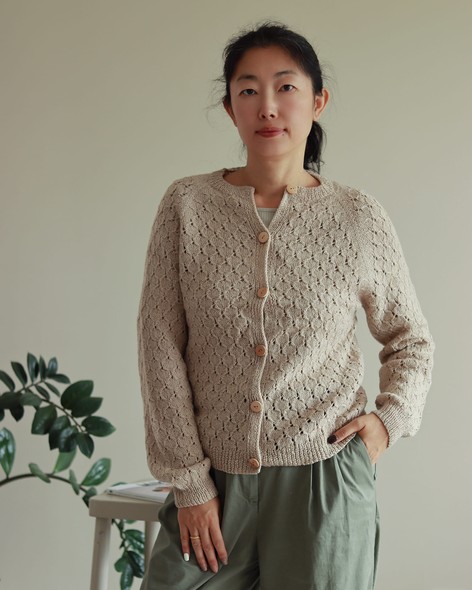 Cardigan en laine Yanyu avec délicat motif ajouré et fermeture à boutons
