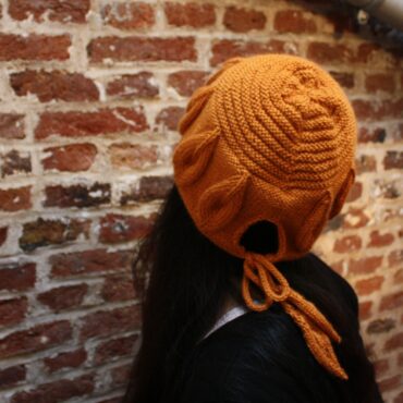 patron tricot bonnet Golden Leaves motifs feuillages