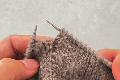 étape 4 tricoter une augmentation KFB